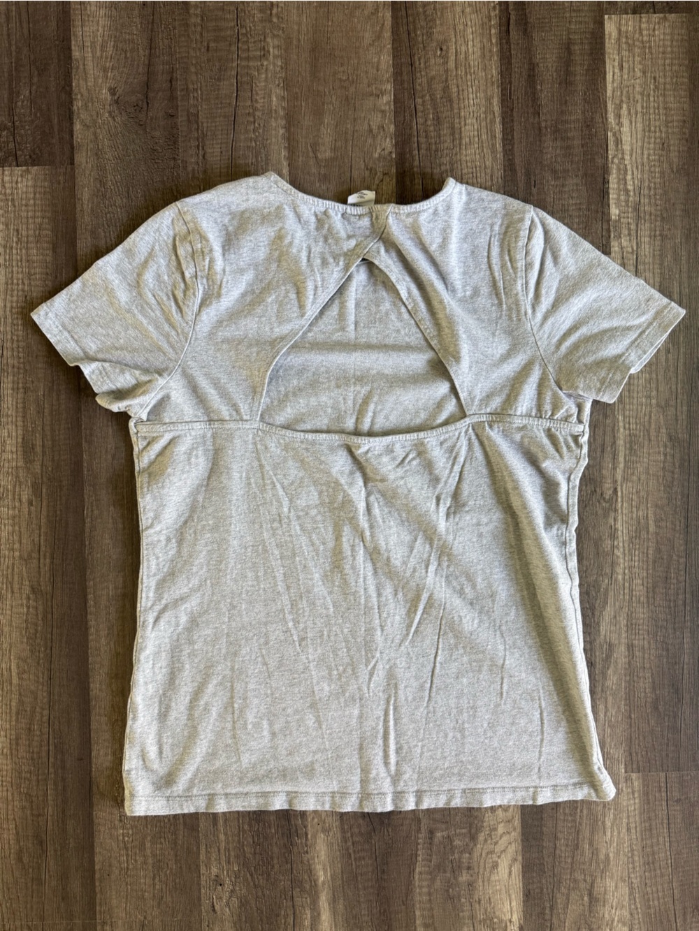 Melrose & Market Top Gray Short Sleeve Top Cut Out Back Size Large - Picture 6 of 8